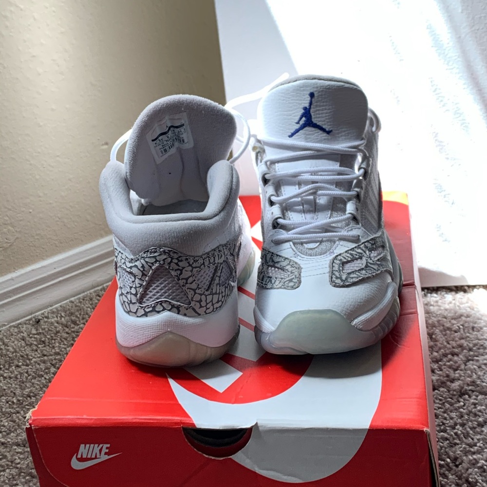 Jordan 11 low iE